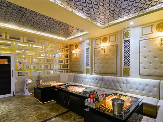 Karaoke Hạ Trắng