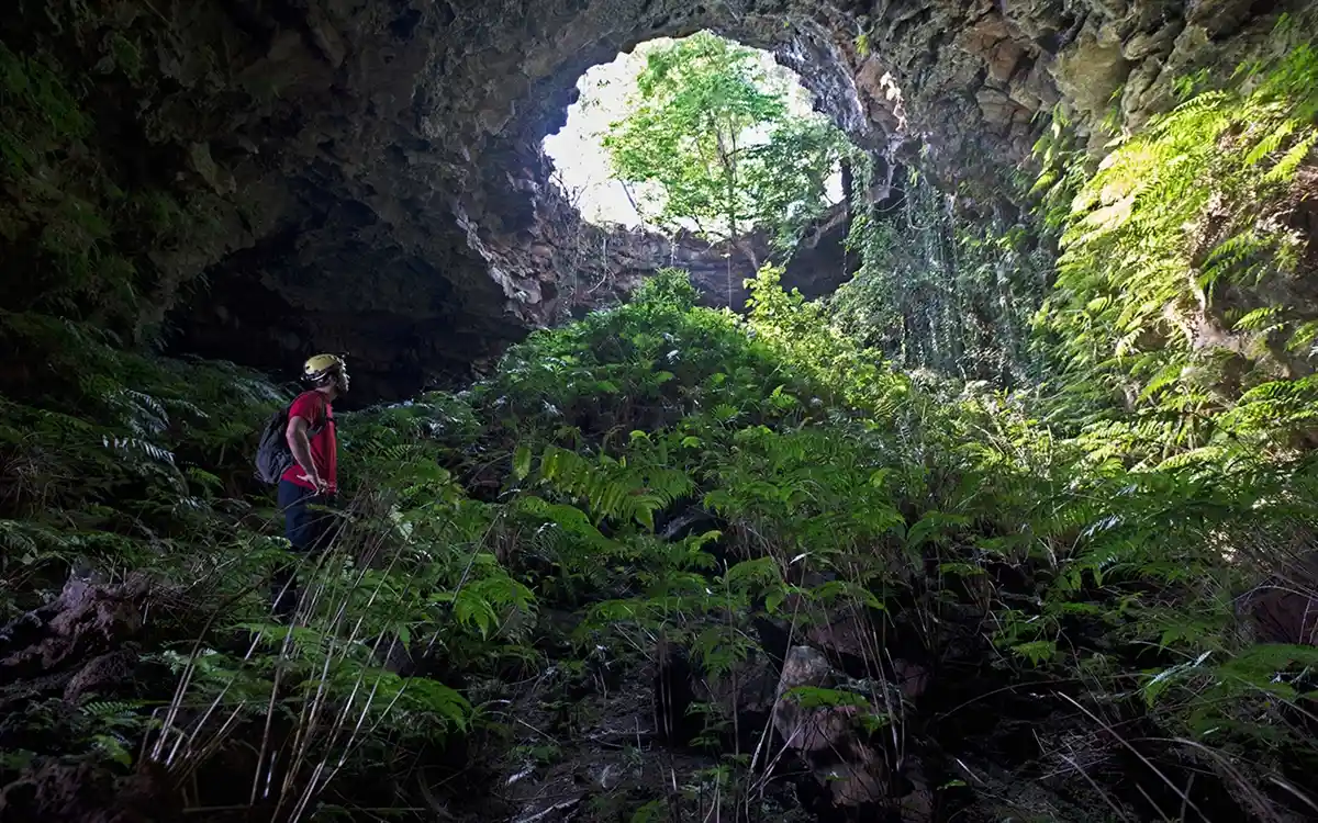 Kỳ vỹ hang động núi lửa