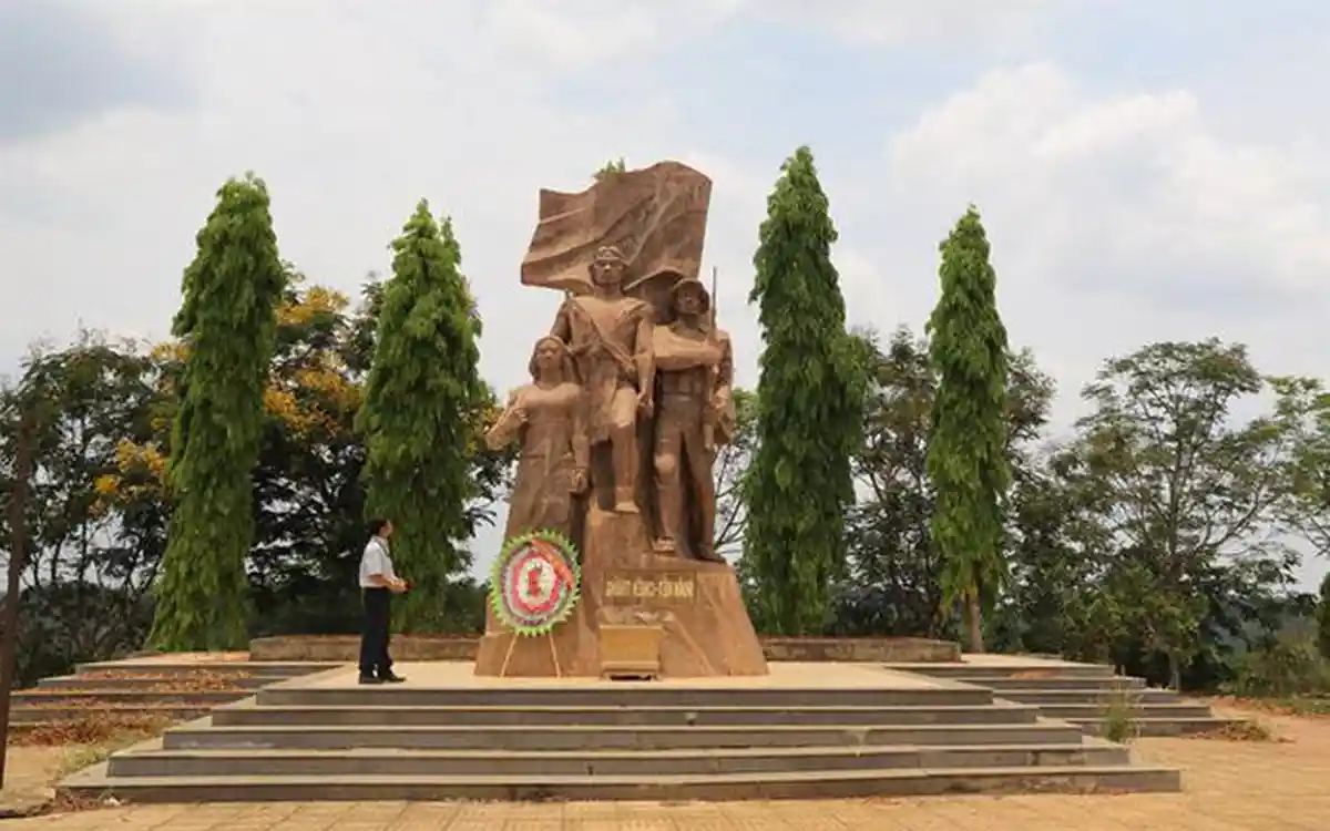 Căn Cứ Địa Cách Mạng Nâm Nung