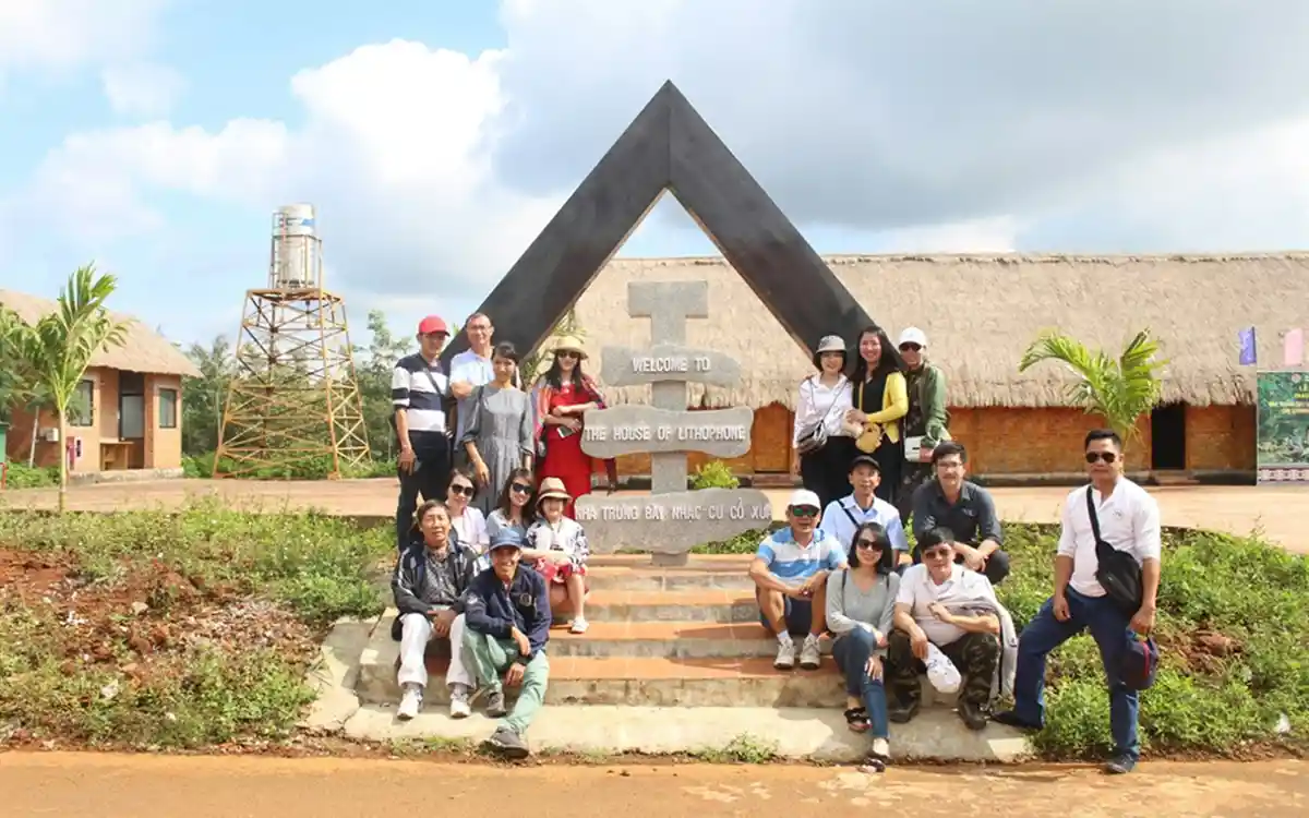 Nhà Trưng Bày Nhạc Cụ Cổ Xưa Bon Đắk R'moan