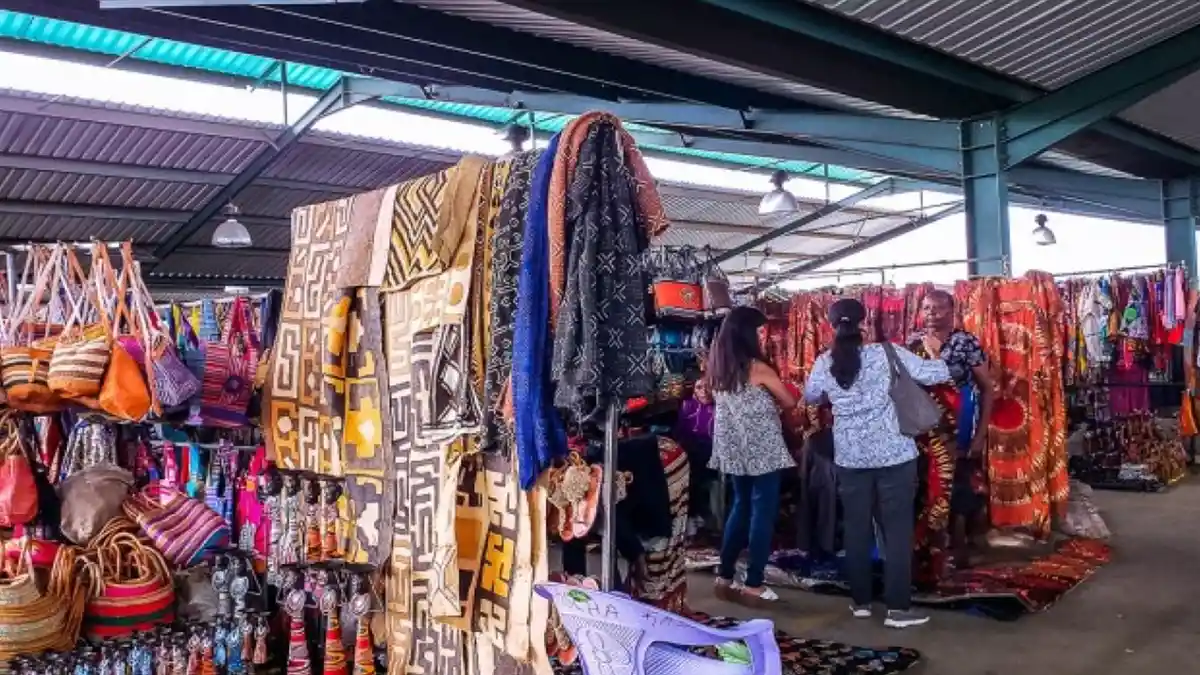 Điểm bán hàng lưu niệm tại Khu du lịch cụm thác Đrây Sáp - Gia Long