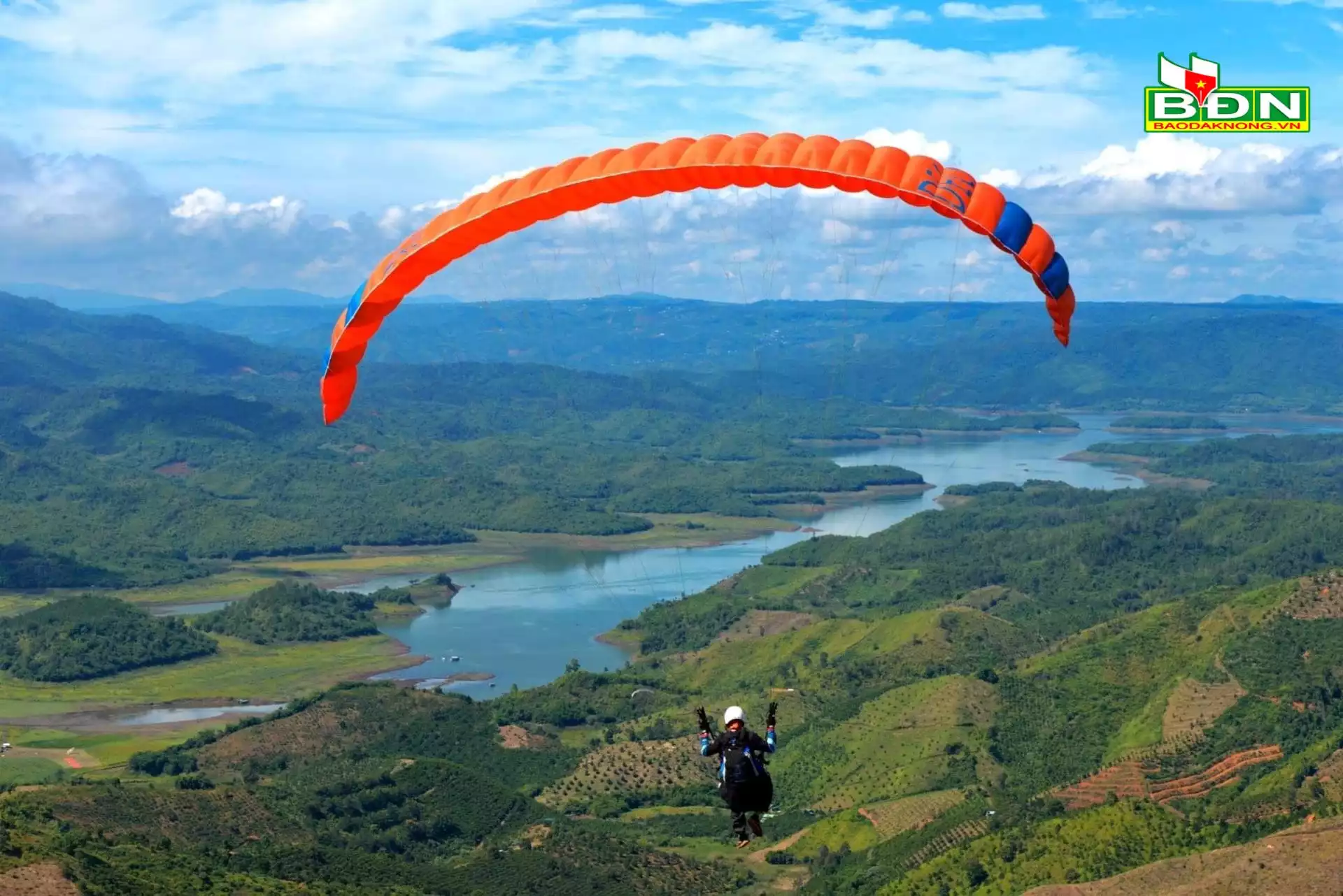 Giải vô địch dù lượn Quốc gia tại Khu du lịch Tà Đùng