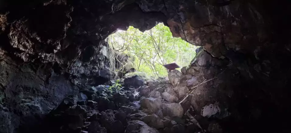 Hang núi lửa P8 (Hang Dơi)