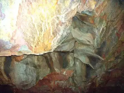 Hang núi lửa P11 (Hang T10, Hang Dơi)