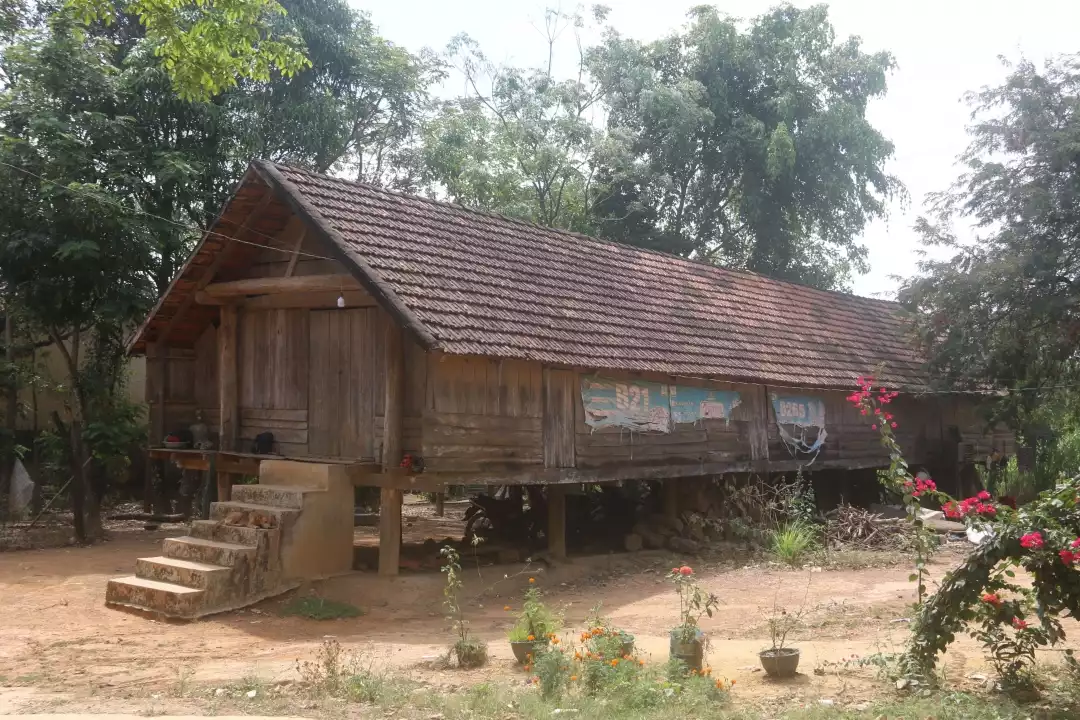 Buôn Buôr và Buôn Nui (dân tộc Ê đê)