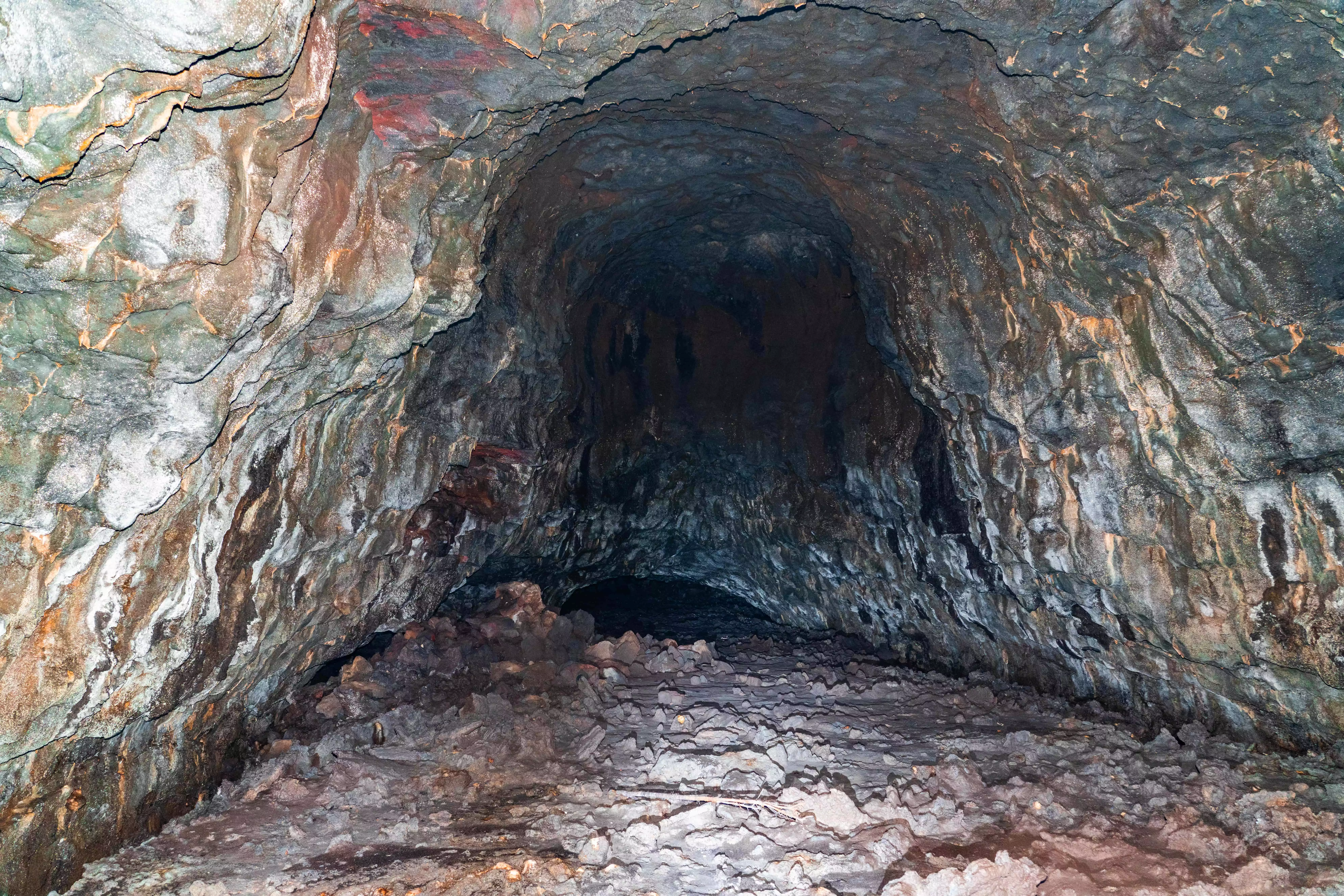 Hang núi lửa P10 (hang PT08, Hang Dơi)